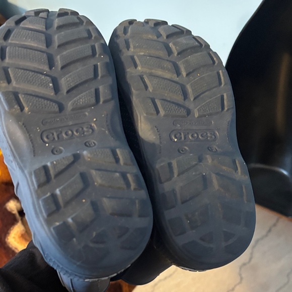 Size 13 CROCS Kids Dark Blue Rain Boots - Picture 2 of 7